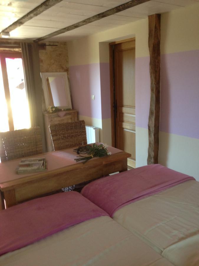 Lo Petit Cretsou Bed and Breakfast Simeyrols Exteriör bild