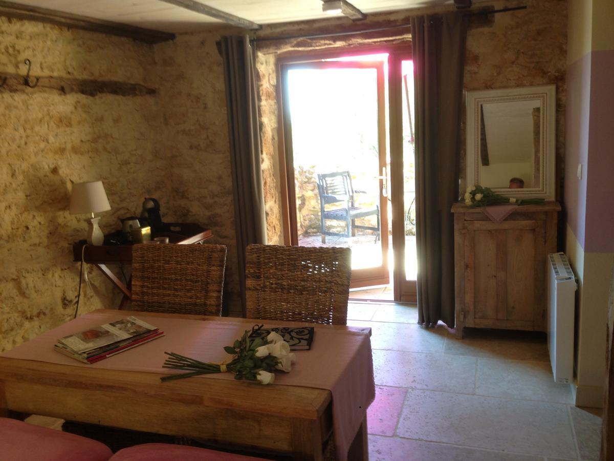 Lo Petit Cretsou Bed and Breakfast Simeyrols Exteriör bild