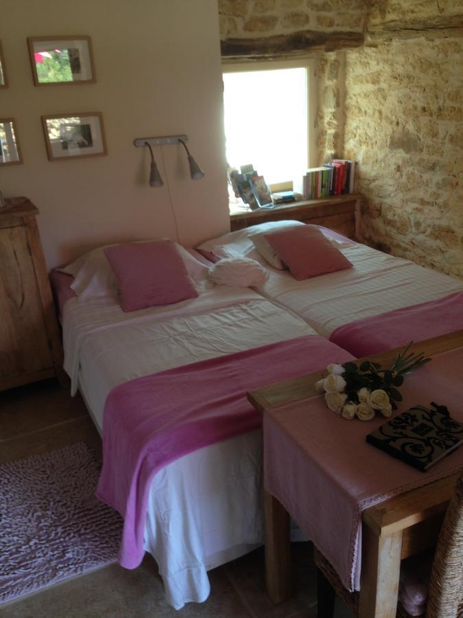 Lo Petit Cretsou Bed and Breakfast Simeyrols Exteriör bild