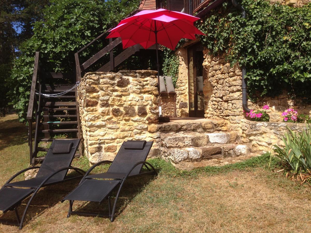 Lo Petit Cretsou Bed and Breakfast Simeyrols Exteriör bild